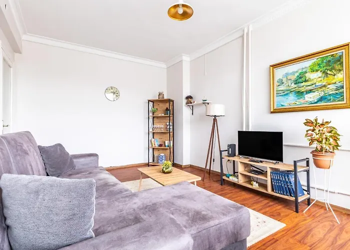Spacious Flat W Balcony Near Marmaray In Kadikoy