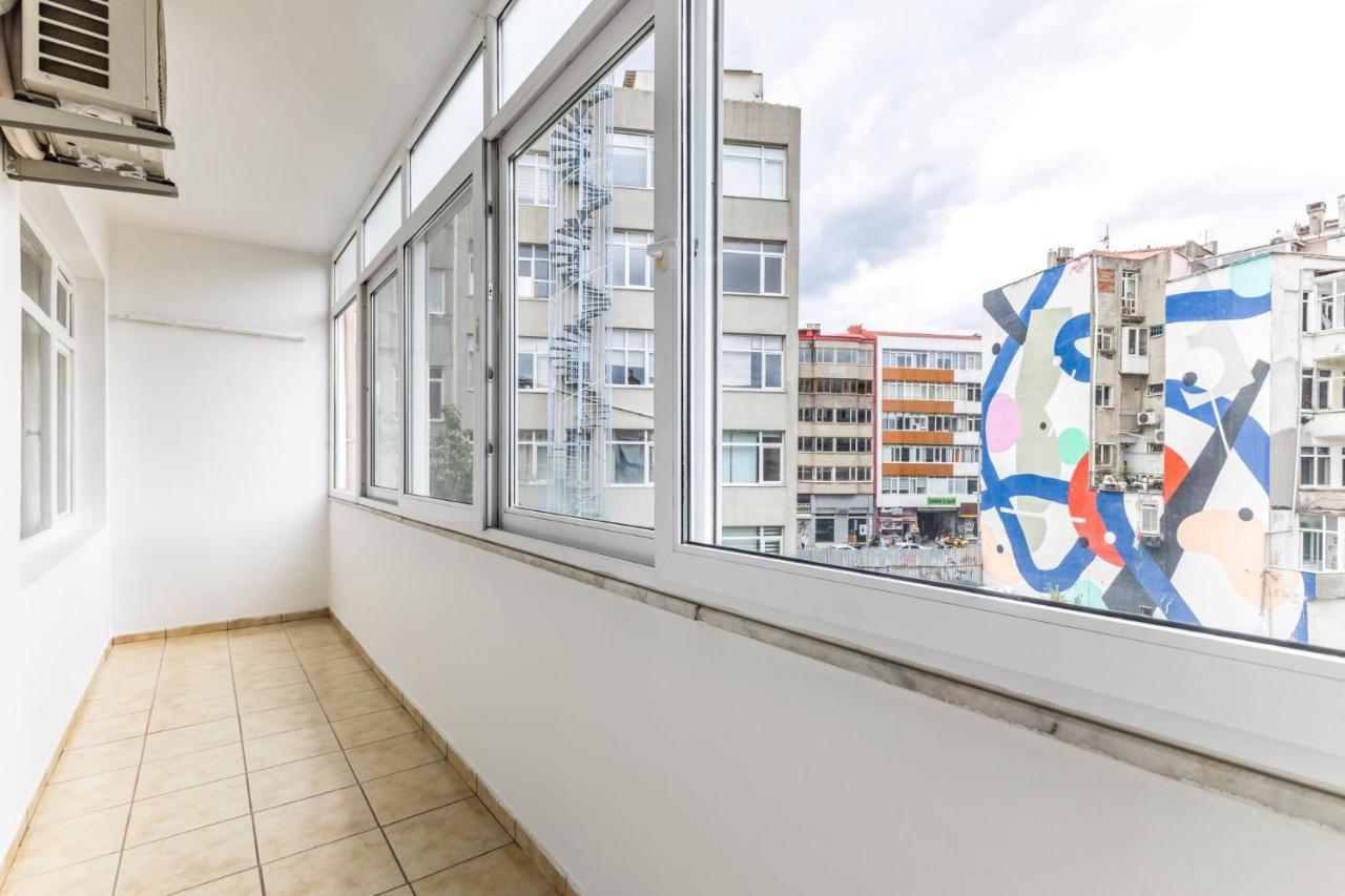 Apartment Spacious Flat W Balcony Near Marmaray In Kadikoy