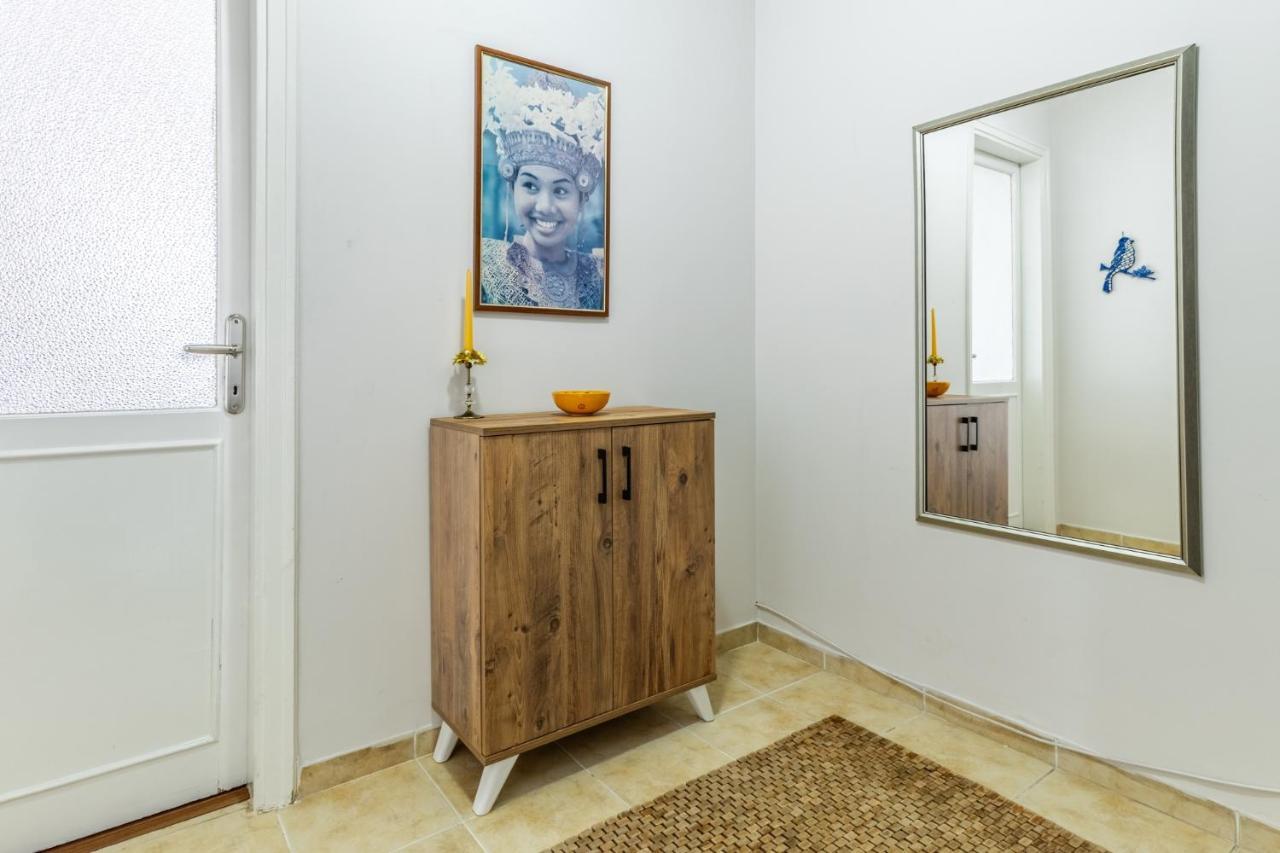 Apartment Spacious Flat W Balcony Near Marmaray In Kadikoy