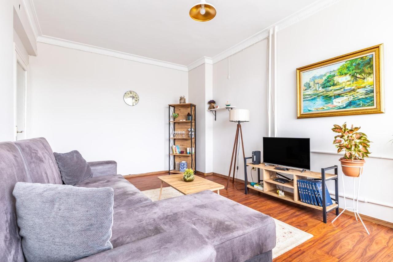 Spacious Flat W Balcony Near Marmaray In Kadikoy Apartment Istanbul