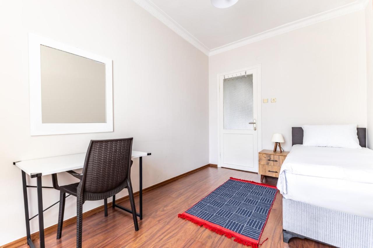 Spacious Flat W Balcony Near Marmaray In Kadikoy *
