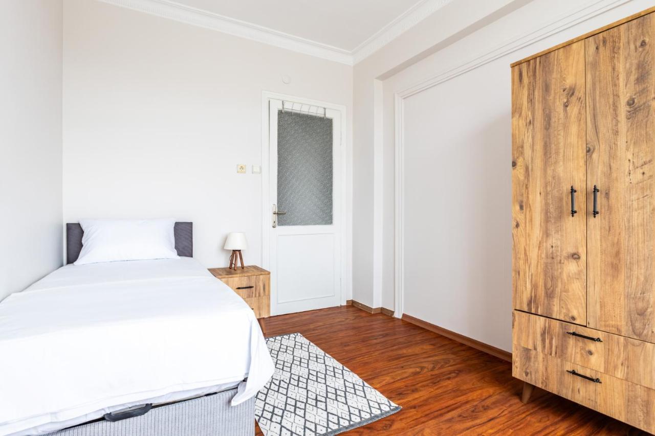 Spacious Flat W Balcony Near Marmaray In Kadikoy Apartment *
