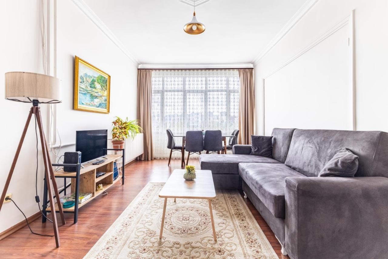 Apartment Spacious Flat W Balcony Near Marmaray In Kadikoy *