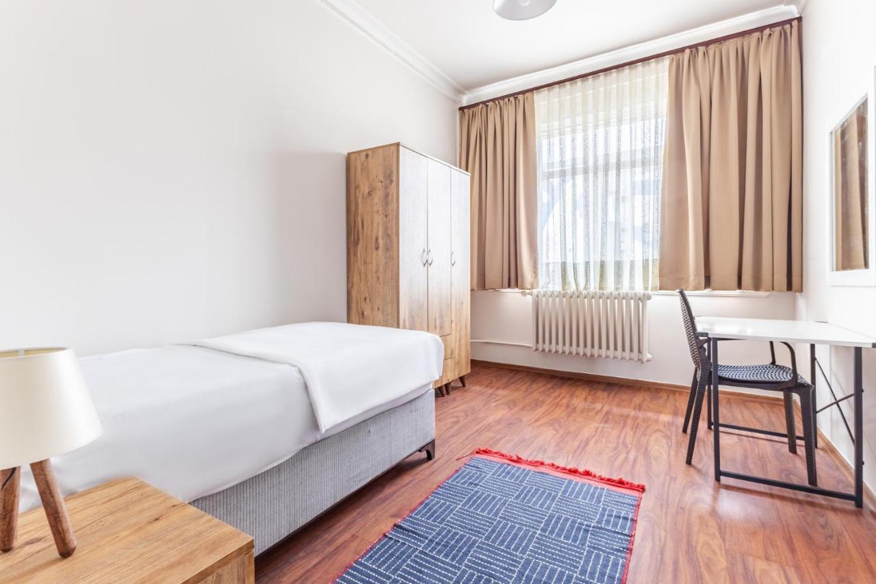 Spacious Flat W Balcony Near Marmaray In Kadikoy Apartment Istanbul
