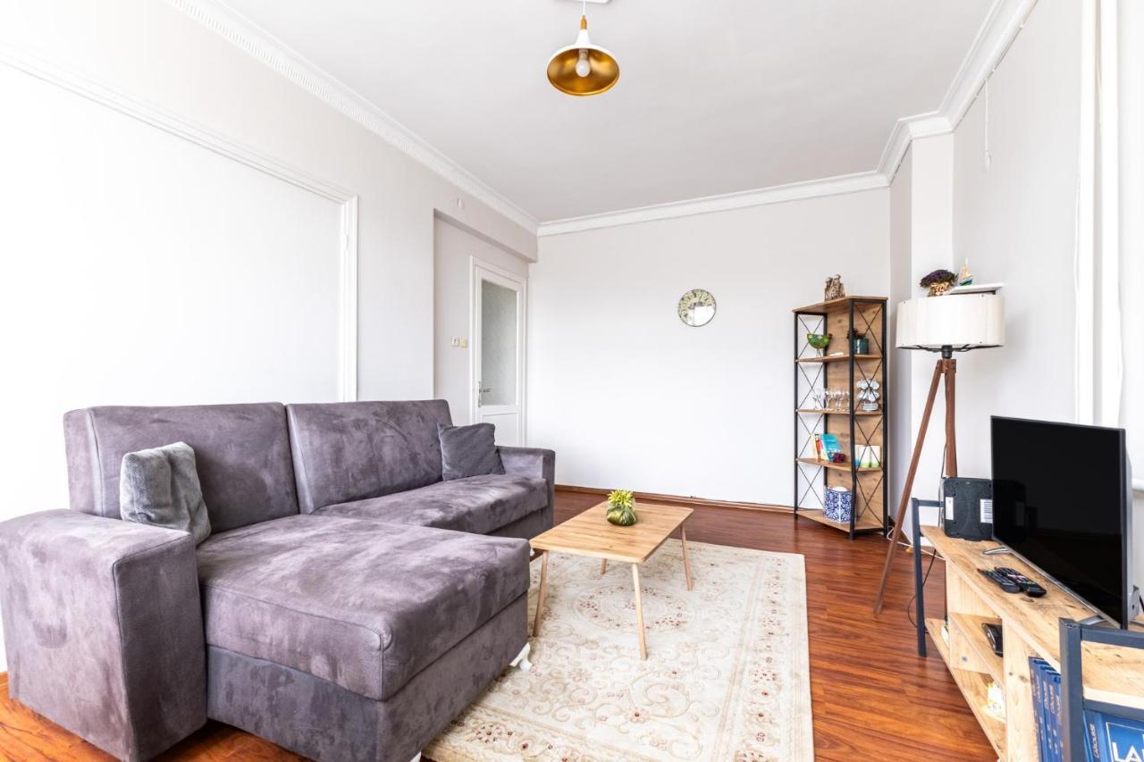 Apartment Spacious Flat W Balcony Near Marmaray In Kadikoy