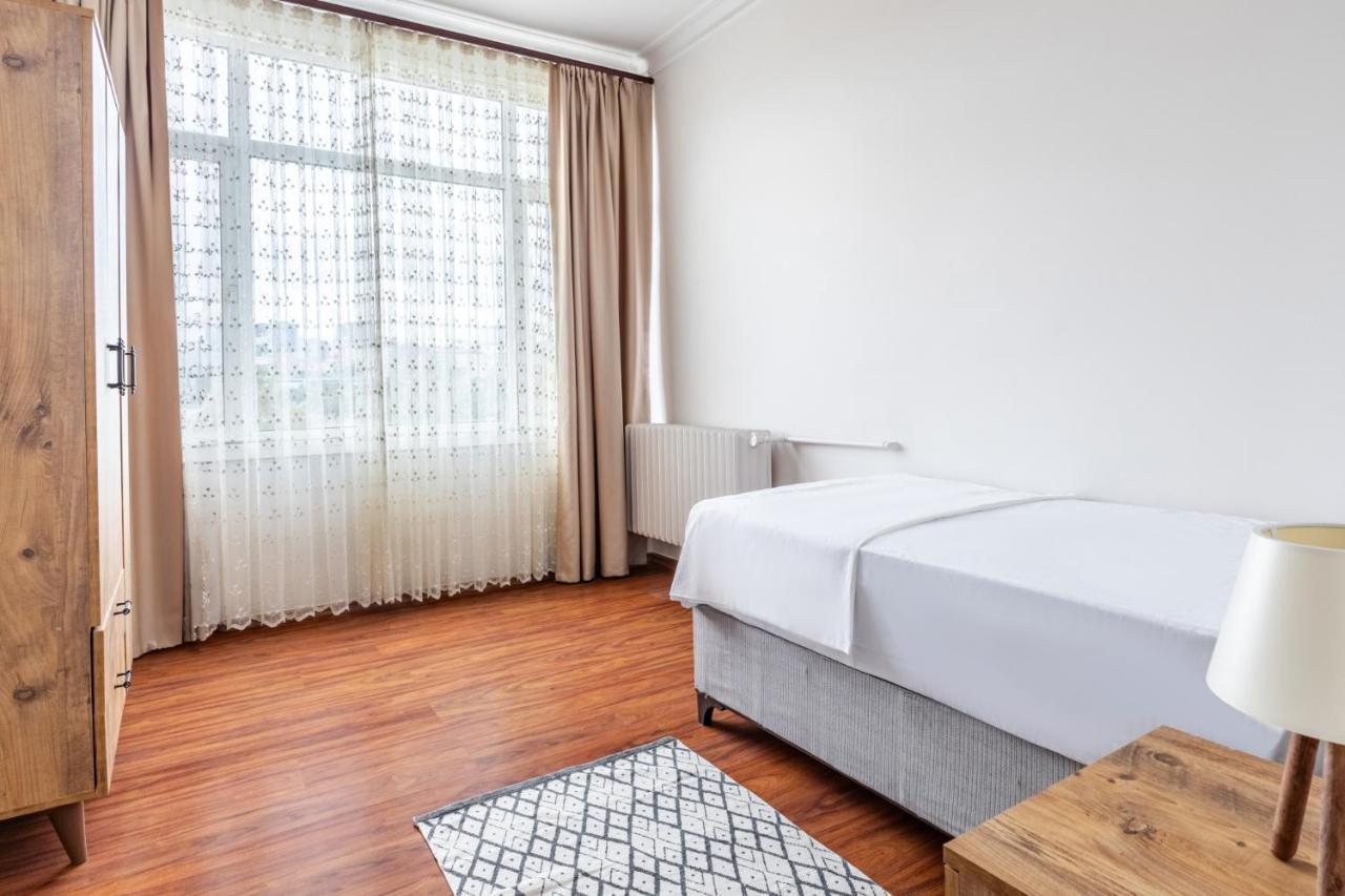 Spacious Flat W Balcony Near Marmaray In Kadikoy